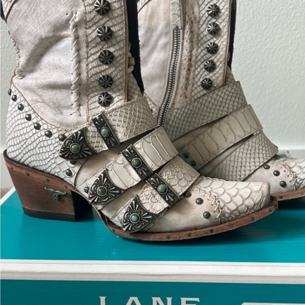 Lane brand new Showdown Bootie in Alabite Ceramic Crackle in the original box